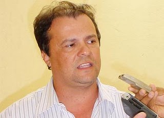 Jorge Magalhães | Newton Torres se apresenta no presídio