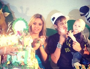 Reprodução / Twitter | Neymar, Davi Lucca e Caroline no aniversário da criança