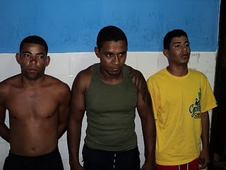 Foto: Blog do Clériston Silva | Três das 15 pessoas levadas a delegacia permanecem presas 