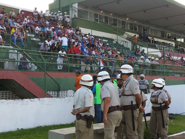 Diretor de esportes diz que Bahia e Joia não serão punidos por confusão no estádio