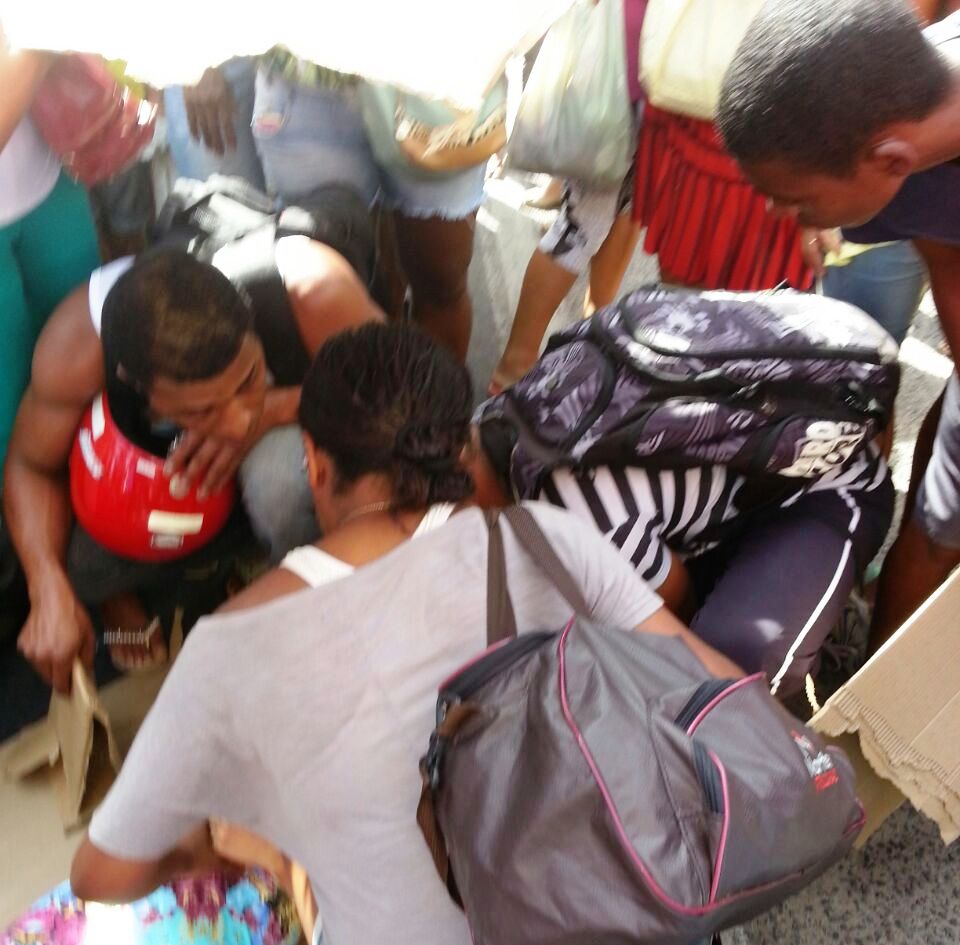 Mulher e bebê são atropelados em faixa de pedestre no Centro de Feira de Santana
