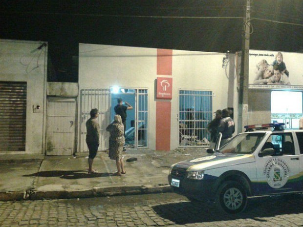 Grupo explode posto do Bradesco no centro-sul da Bahia