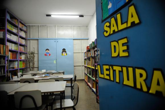 Brasil precisa construir 64 mil bibliotecas escolares até 2020 para cumprir meta