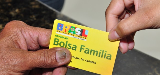 Relator vai propor corte de R$ 10 bi do Bolsa Família no Orçamento 2016