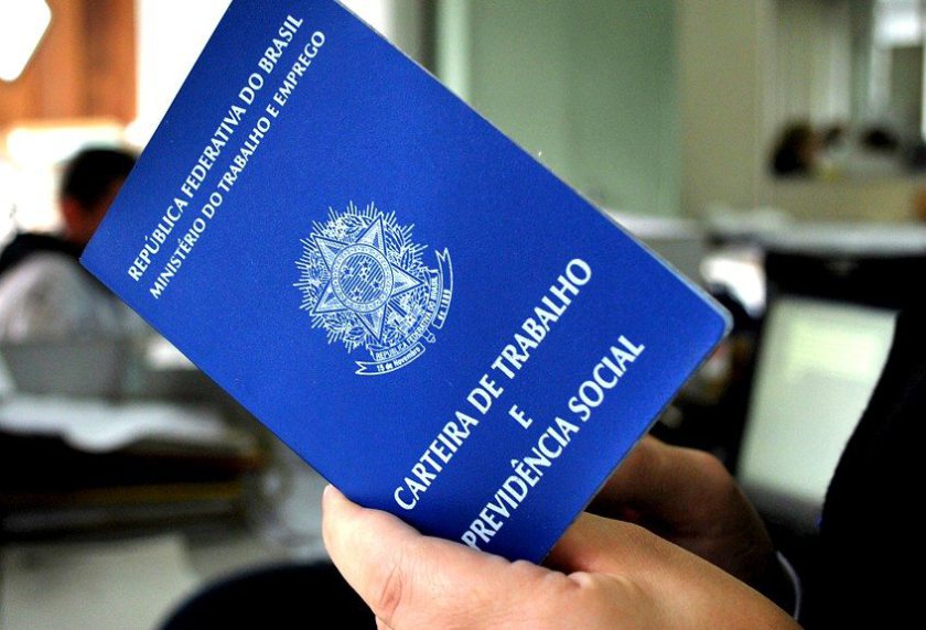 Brasil emitiu quase 8 mil carteiras de trabalho para estrangeiros neste ...