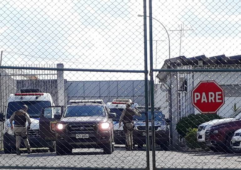 Detentos tentam cavar tÃºnel para fugir do Conjunto Penal de Feira de Santana