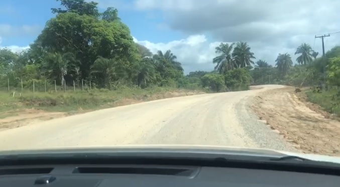 Obras na estrada de CabuÃ§u param e populaÃ§Ã£o reage