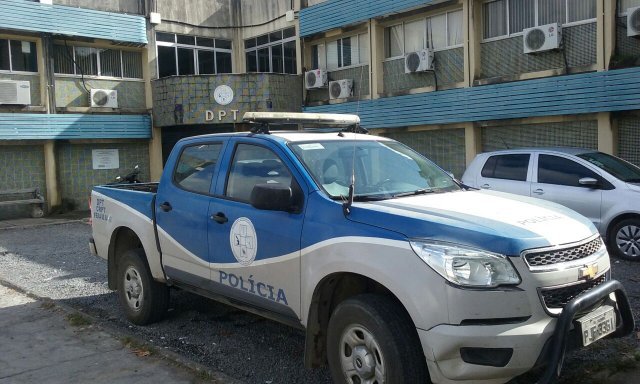 Homem Ã© assassinado com cerca de quatro tiros no bairro BaraÃºnas