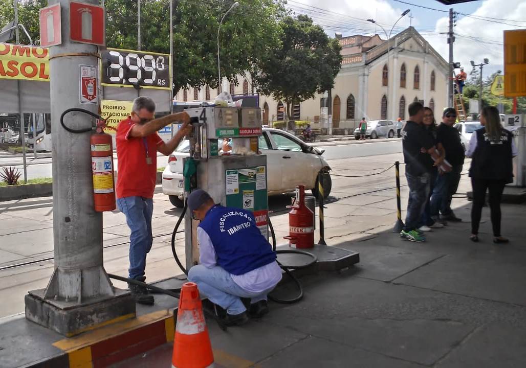 Procon estadual coordena operação em postos de combustíveis de Feira de Santana