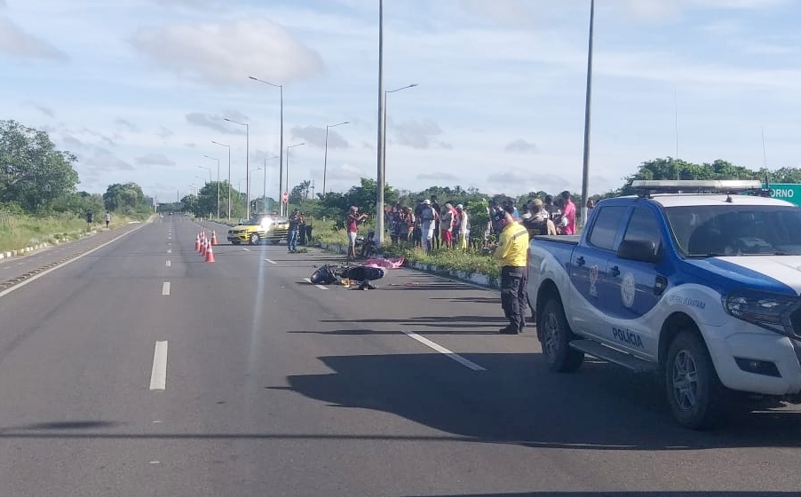 Pedreiro morre após colidir moto em poste na Avenida Nóide Cerqueira