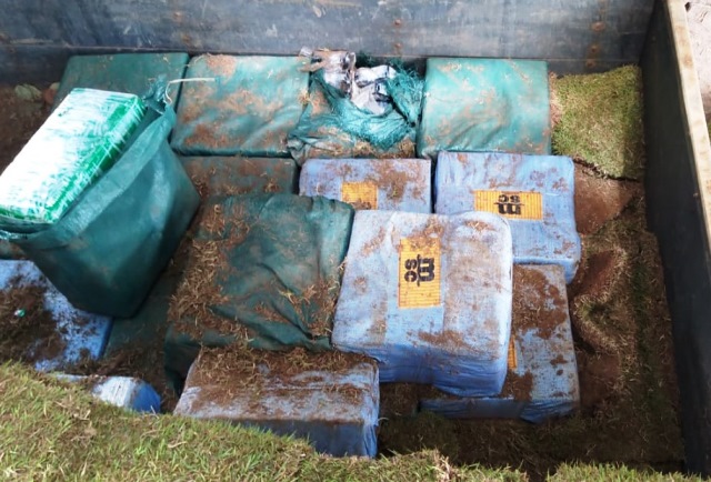 Rondesp Leste encontra meia tonelada de cocaína escondida em caminhão na BA-052
