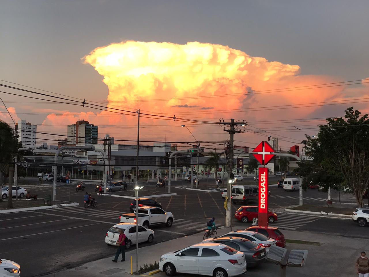 Cúmulo-nimbo: nuvem chama a atenção de moradores de Feira de Santana e região