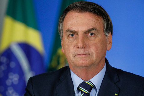 'Devemos evitar a destruição de empregos', diz Bolsonaro em pronunciamento na TV