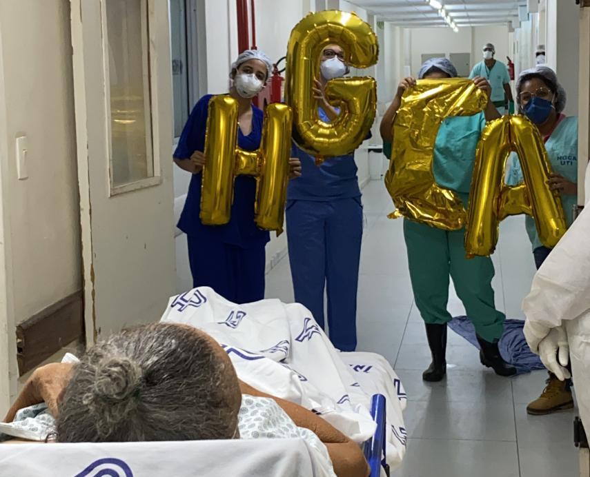 Moradora de Conceição do Coité recebe alta da UTI de Ccovid-19 do Hospital Clériston Andrade