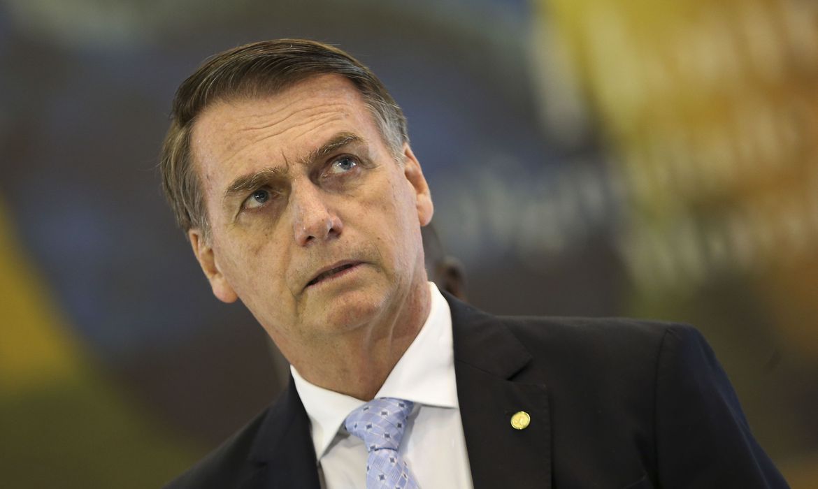 Justiça Federal obriga Bolsonaro a usar máscara em espaços públicos do DF