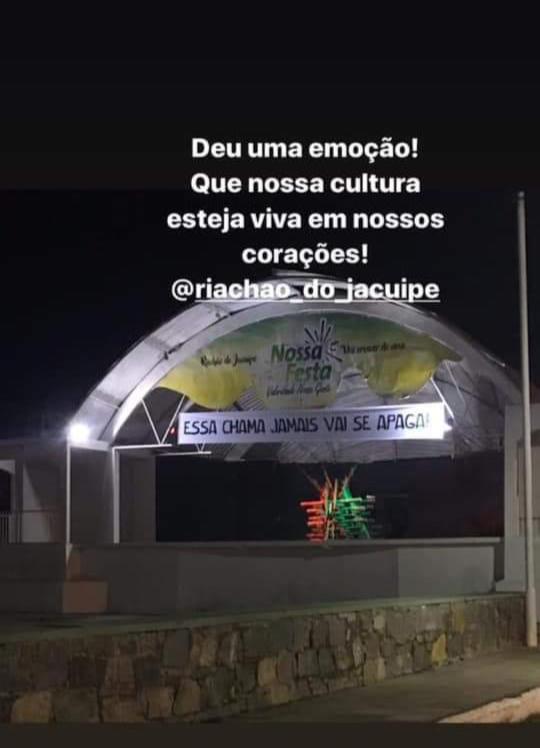 Fogueira cênica feita pela prefeitura de Riachão do Jacuípe no palco de eventos emociona a população
