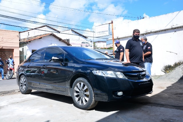 Guarda Municipal de Alagoinhas é encontrado morto em Feira de Santana dentro de carro