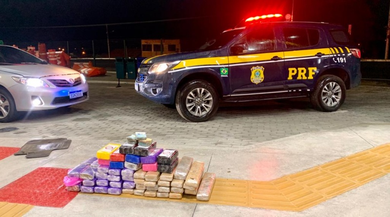 Casal é preso transportando maconha, cocaína e 30 mil reais em espécie