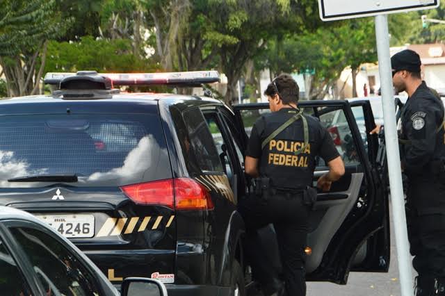 Edital para concurso da Polícia Federal deve sair neste mês, diz Bolsonaro