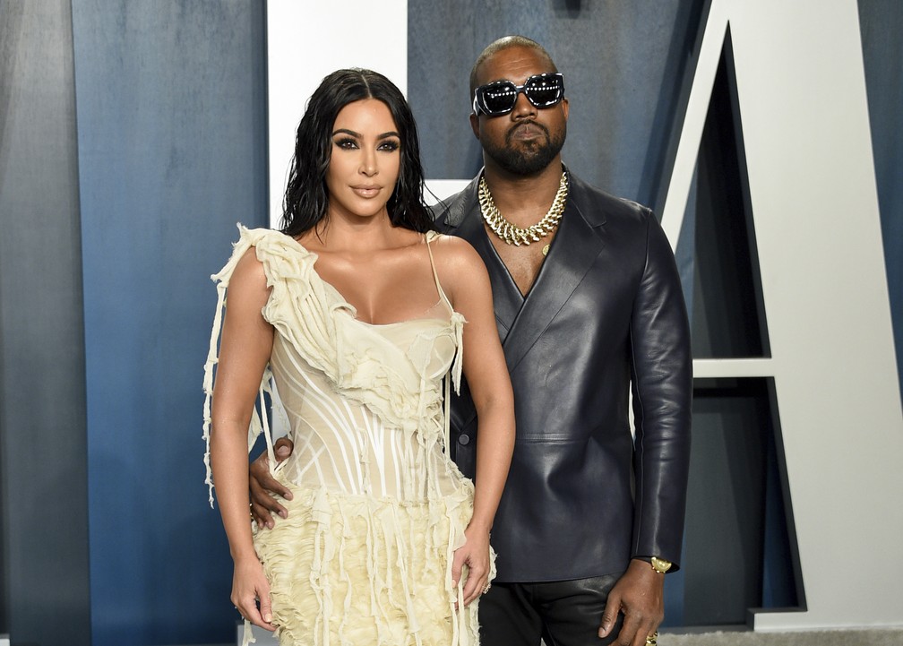 Kim Kardashian pede divórcio de Kanye West