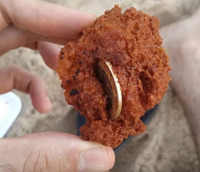 Moeda de R$ 1 é achada em bolinho de acarajé em praia na BA: 'Para dar um charme ao prato'
