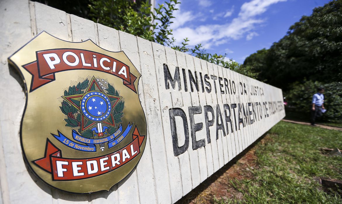 PF faz operação contra grupo especializado em furtos contra Caixa na Bahia e mais cinco estados