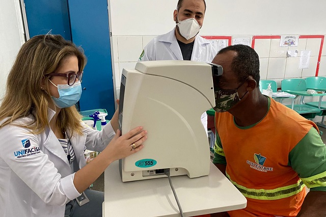 Moradores de Jaíba e Bonfim de Feira realizam exames oftalmológicos durante Ação Global