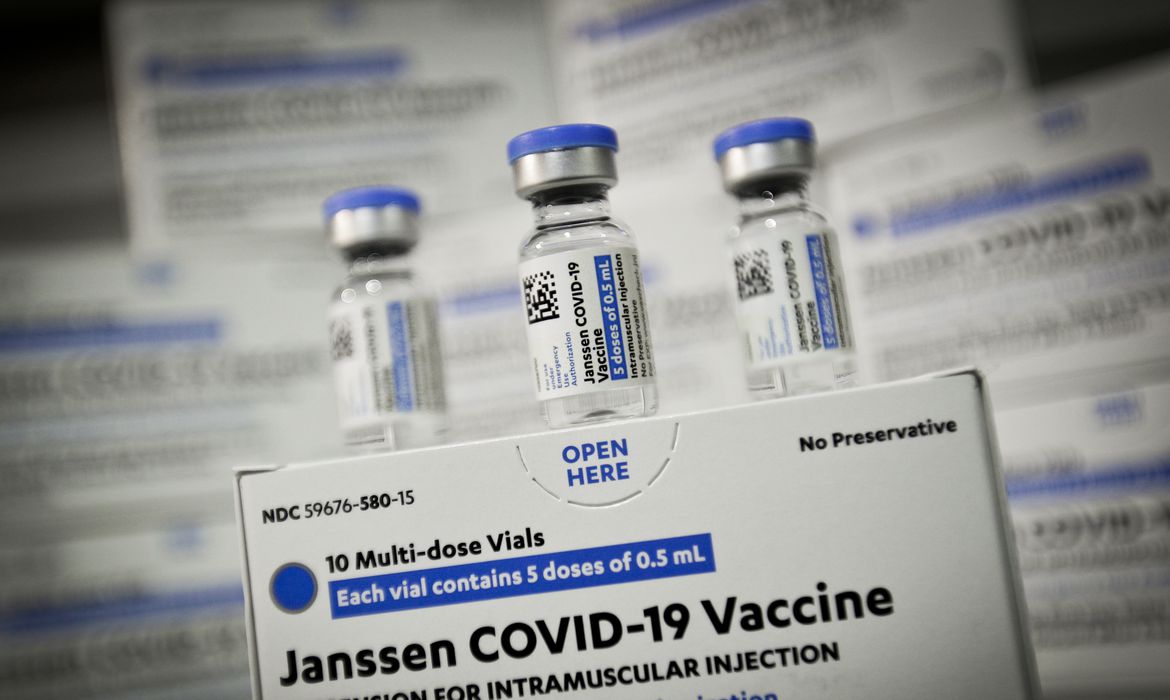 Covid-19: mais 1,4 milhão de doses da Janssen chegam hoje ao Brasil