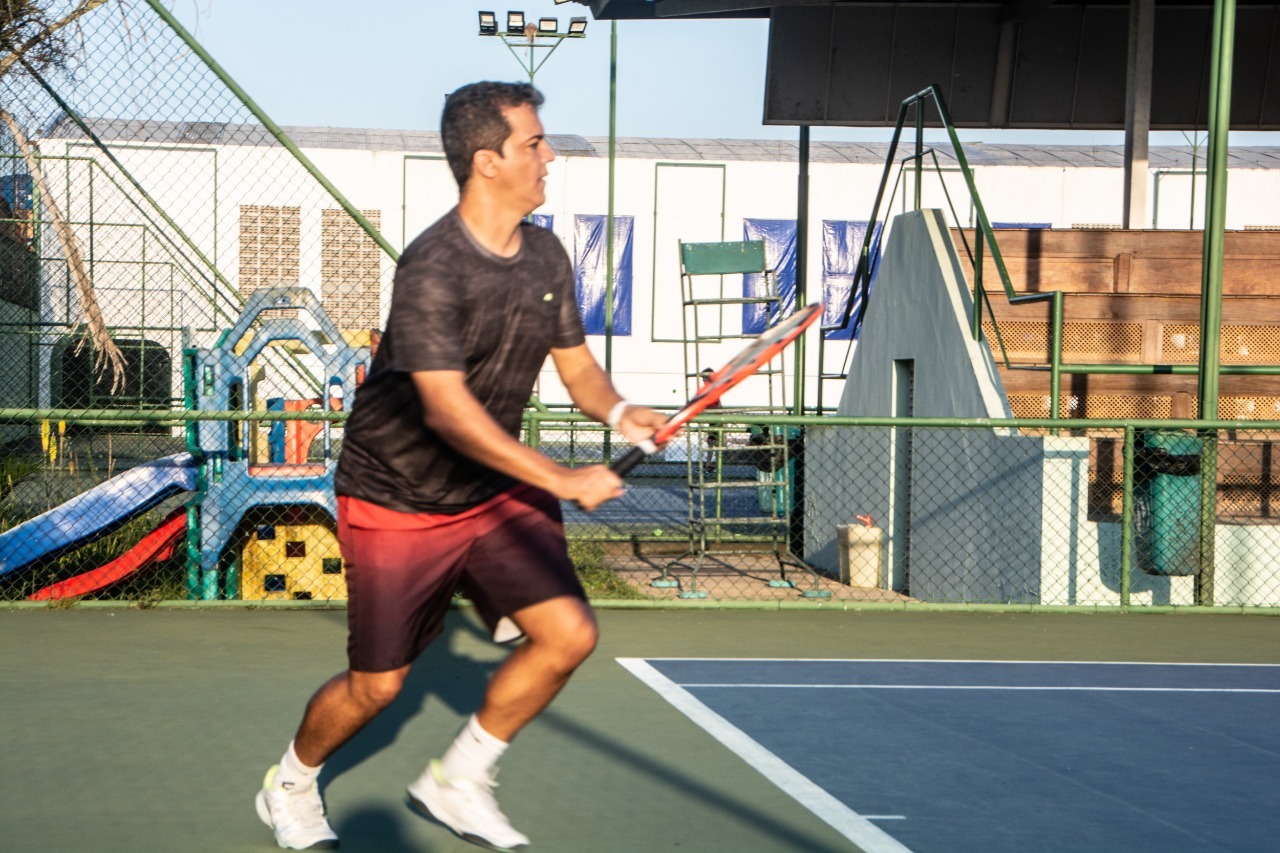 Prática do tênis vem ganhando espaço em Feira de Santana