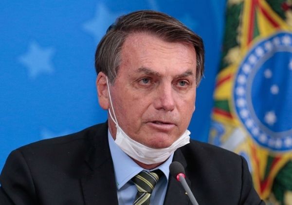 Bolsonaro põe dúvidas sobre vacina, minimiza ômicron e sugere que cepa é 'bem-vinda'