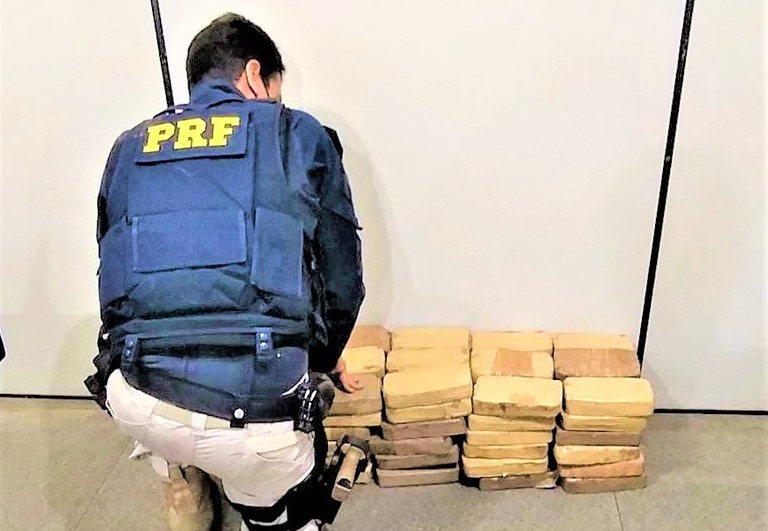 Em mais uma ação de cerco ao narcotráfico, PRF na Bahia apreende quase 80 Kg de cocaína na BR-101
