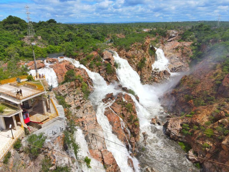 Cachoeira de Paulo Afonso volta a ficar visível e aquece turismo na região do São Francisco