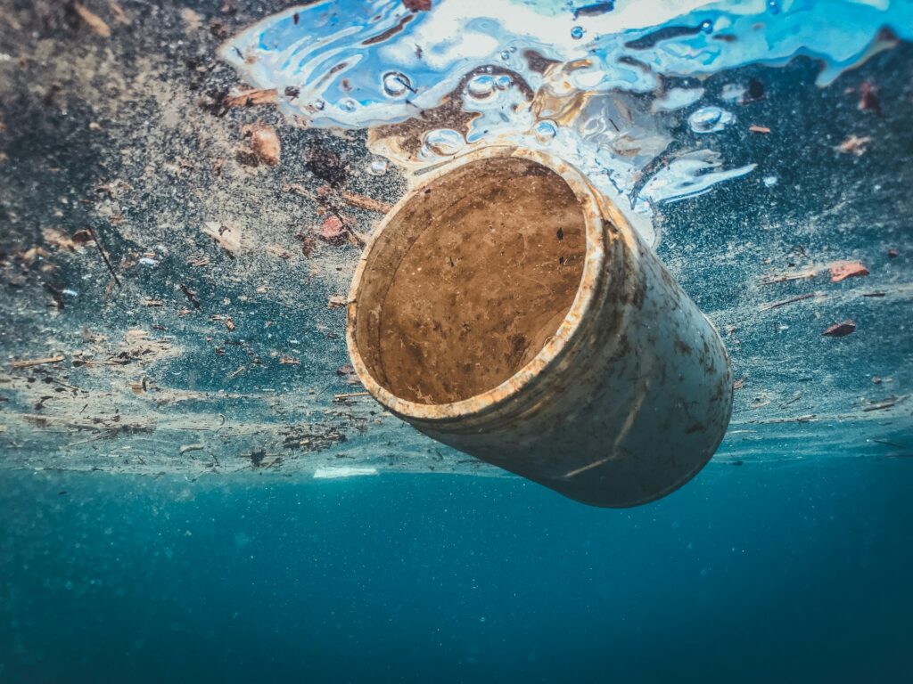 Toneladas de lixo flutuante estão contaminando uma região inteira do Brasil-radardasaude 1 naja bertolt jensen gvyFf5eqhaU unsplash Toneladas de lixo flutuante estão contaminando uma região inteira do Brasil-radardasaude