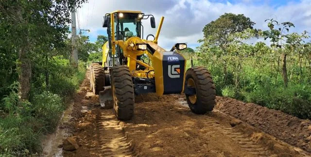 Encascalhamento e Patrolamento no Distrito de Jaiba