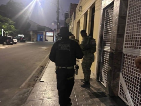 Dois suspeitos foram presos por envolvimento com crimes de roubo e tráfico em Itaberaba