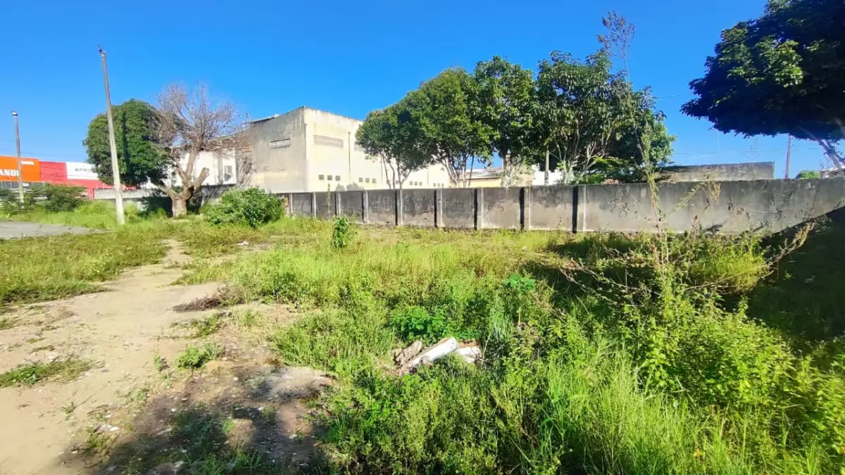 quadra abandonada no Jomafa