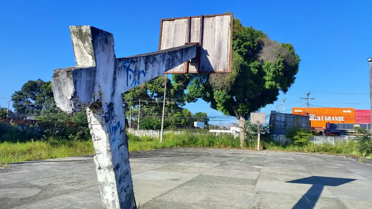 quadra abandonada no Jomafa