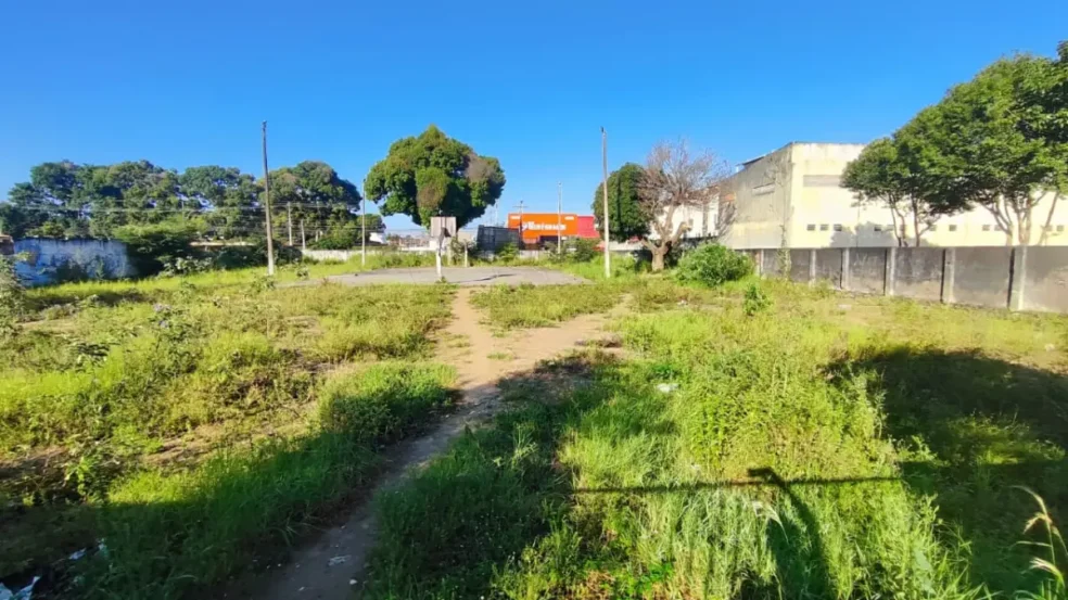 quadra abandonada no Jomafa